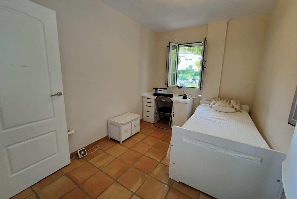 PRECIOSO CHALET ADOSADO EN GOLF BAHIA DE FINESTRAT