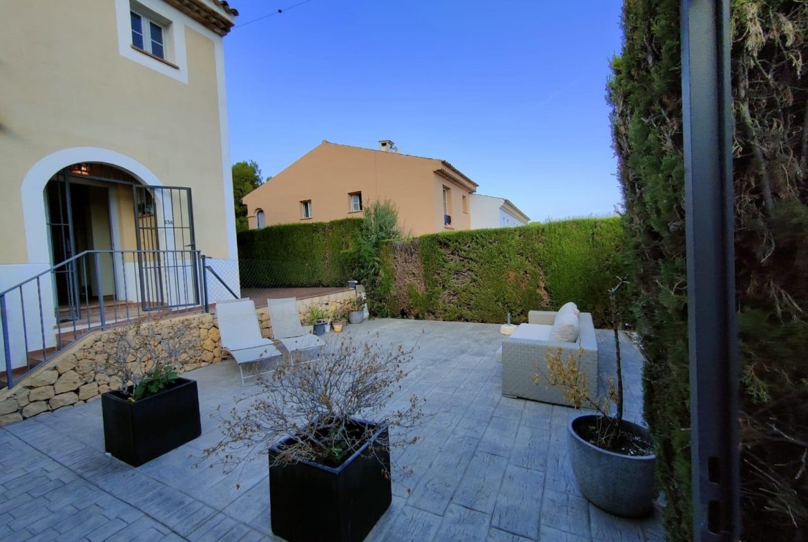PRECIOSO CHALET ADOSADO EN GOLF BAHIA DE FINESTRAT