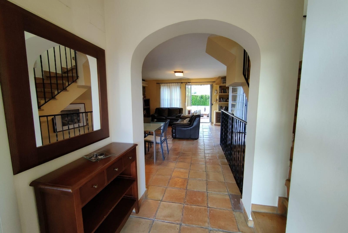PRECIOSO CHALET ADOSADO EN GOLF BAHIA DE FINESTRAT