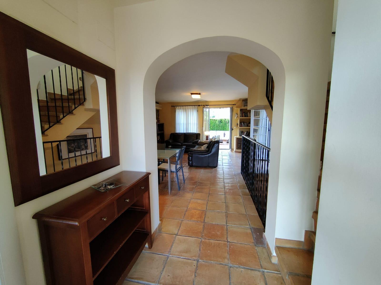 PRECIOSO CHALET ADOSADO EN GOLF BAHIA DE FINESTRAT