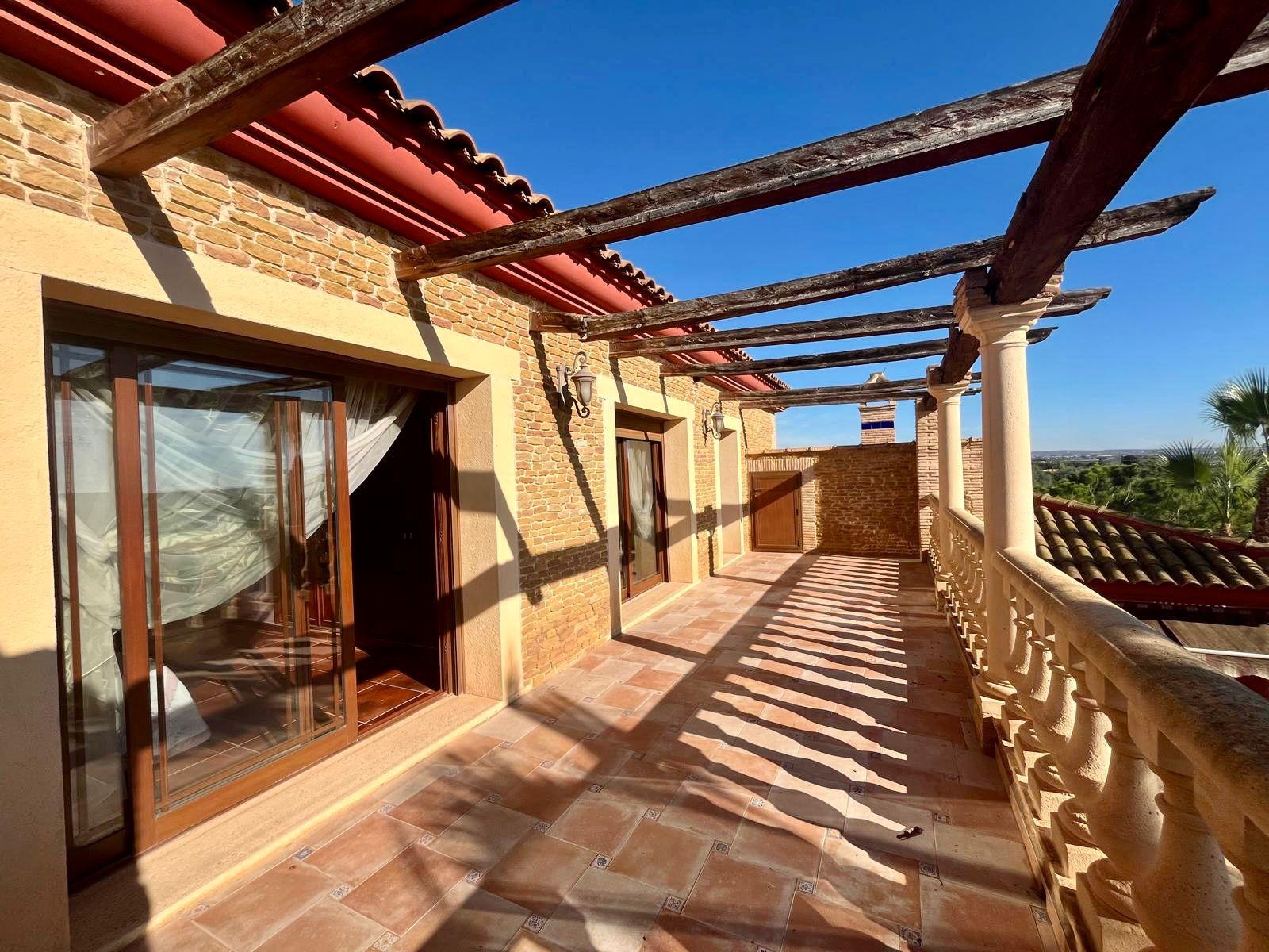 Ontdek Luxe en Rust: Landhuis in Rojales met grote ruimtes en natuur