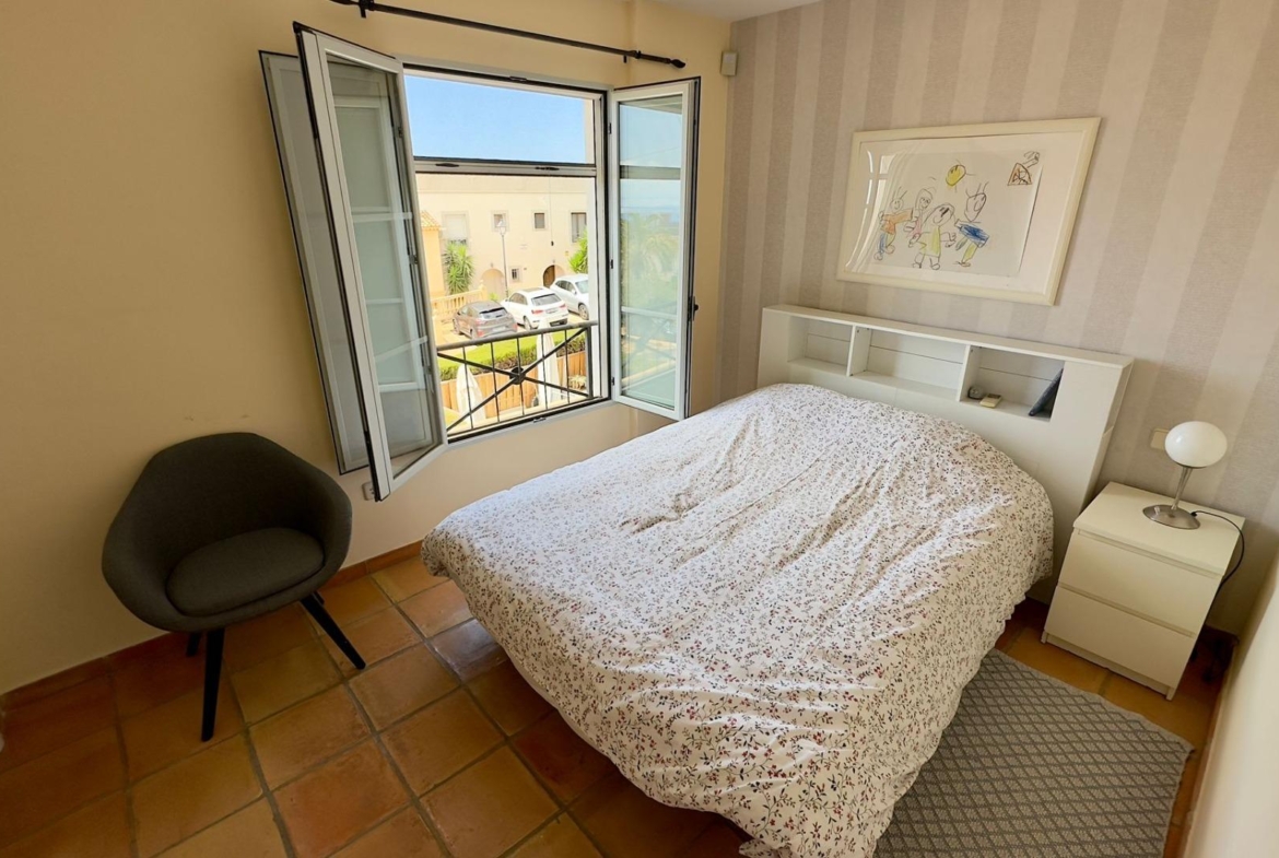 PRECIOSO CHALET ADOSADO EN GOLF BAHIA DE FINESTRAT