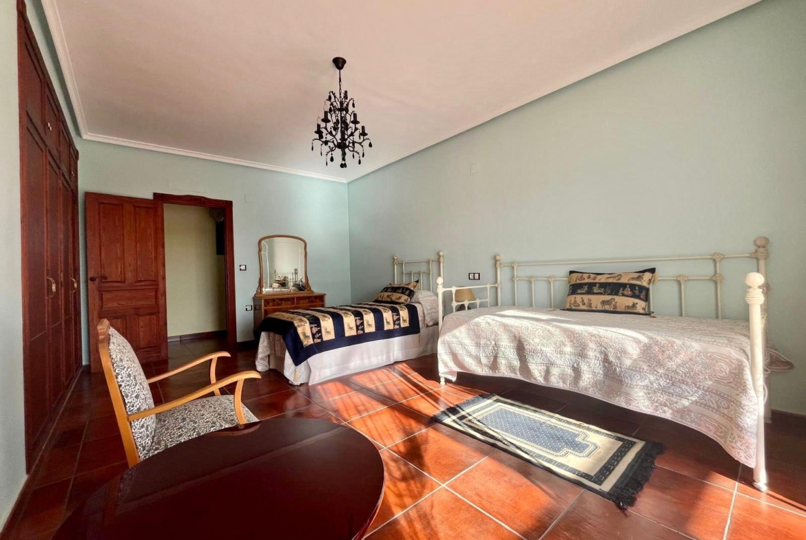 Ontdek Luxe en Rust: Landhuis in Rojales met grote ruimtes en natuur