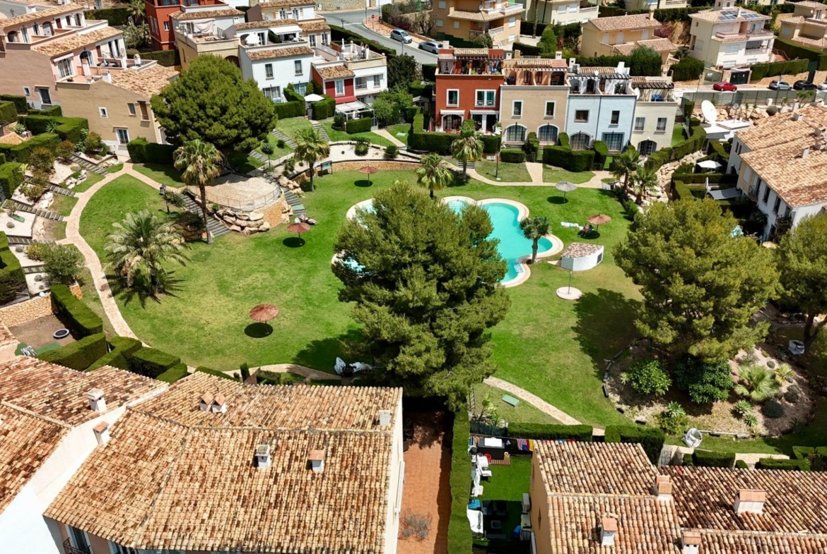 PRECIOSO CHALET ADOSADO EN GOLF BAHIA DE FINESTRAT