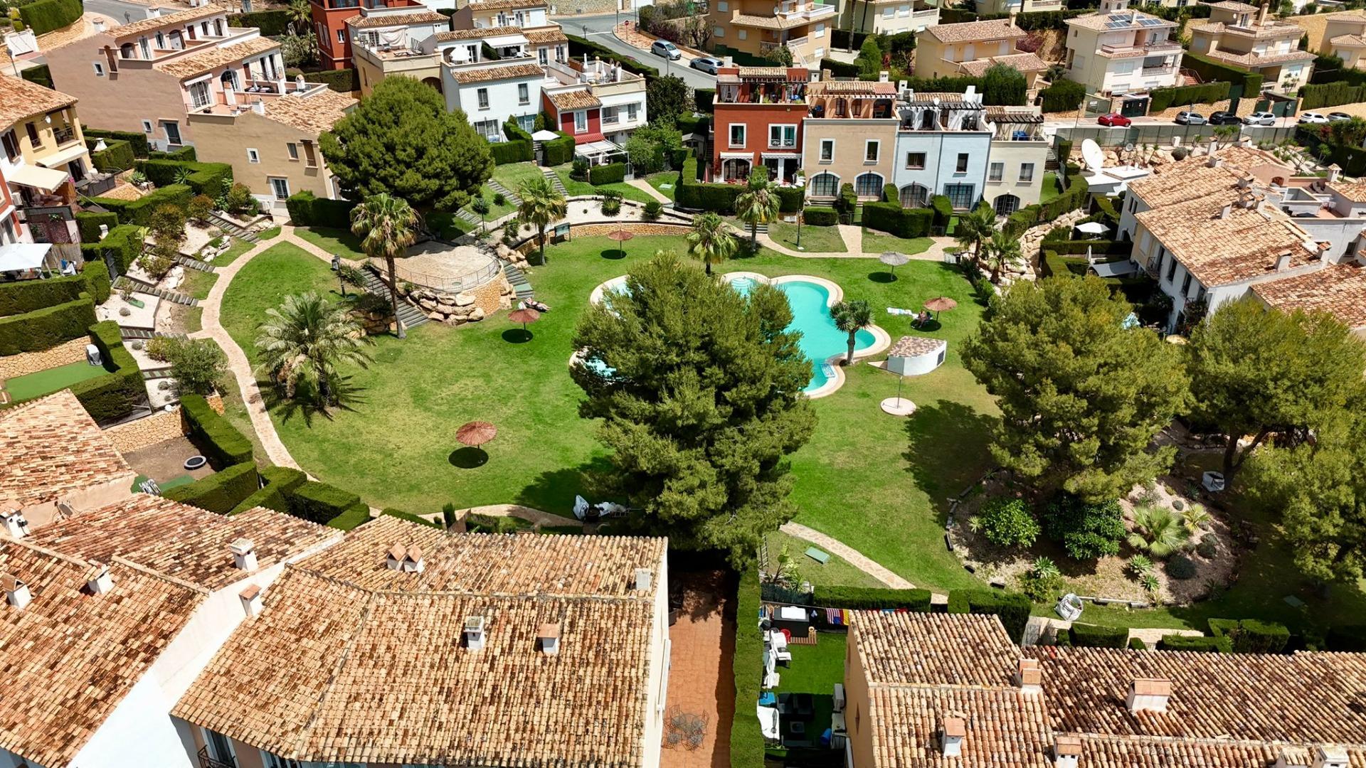 PRECIOSO CHALET ADOSADO EN GOLF BAHIA DE FINESTRAT