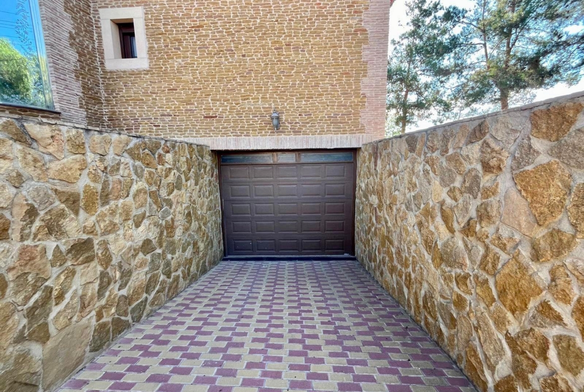 Ontdek Luxe en Rust: Landhuis in Rojales met grote ruimtes en natuur