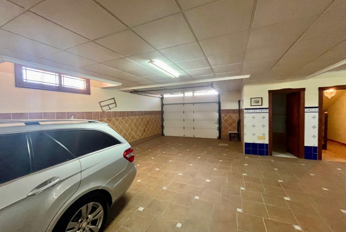Ontdek Luxe en Rust: Landhuis in Rojales met grote ruimtes en natuur
