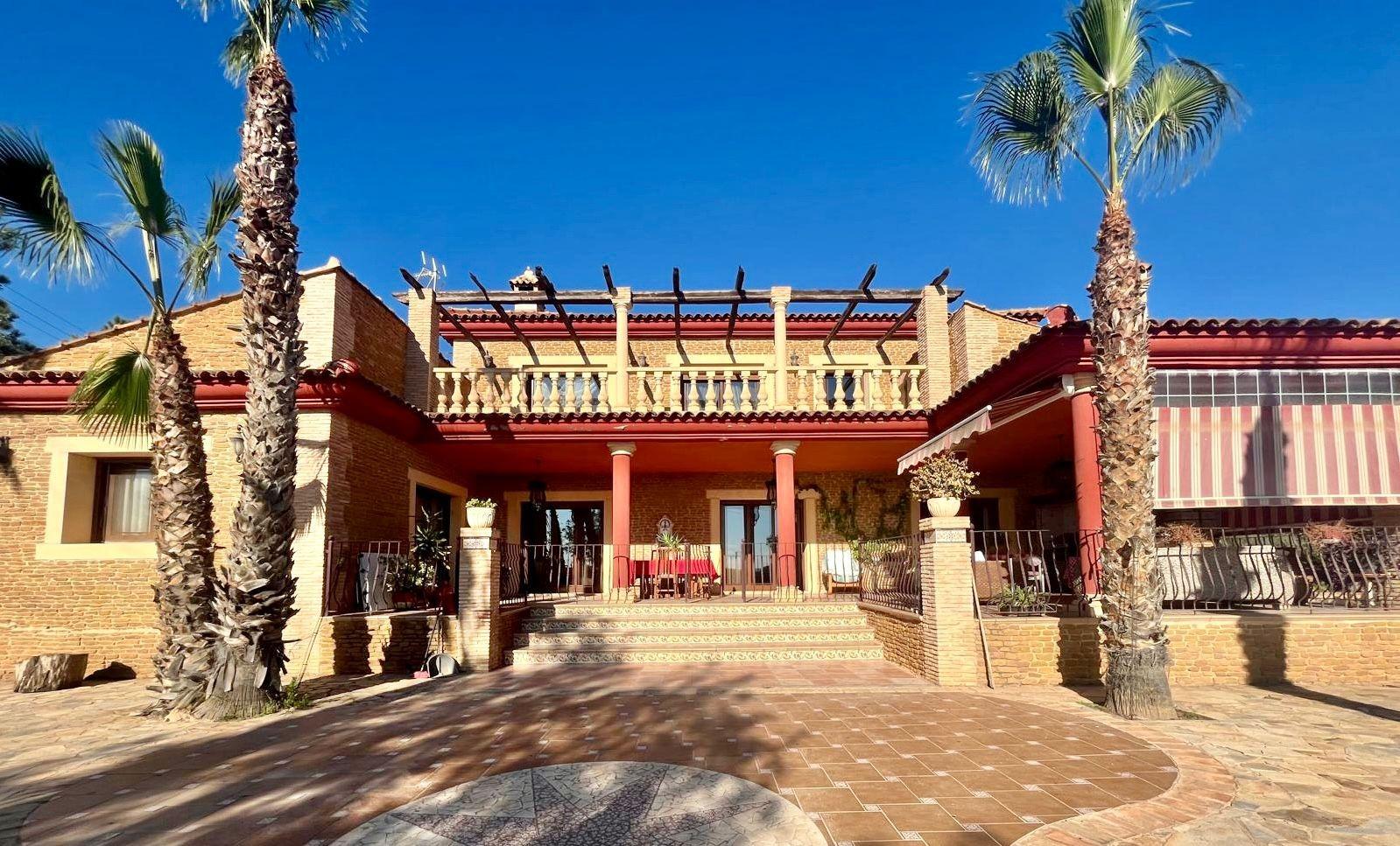 Ontdek Luxe en Rust: Landhuis in Rojales met grote ruimtes en natuur