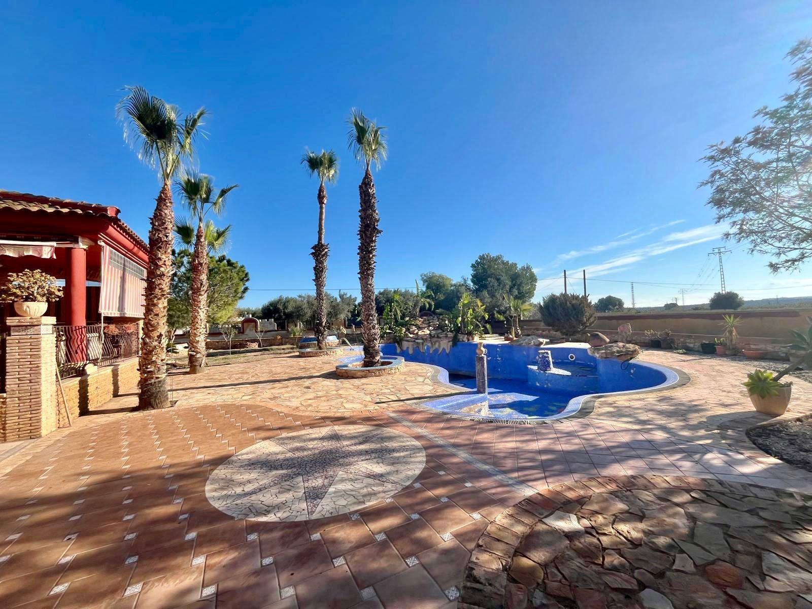 Ontdek Luxe en Rust: Landhuis in Rojales met grote ruimtes en natuur
