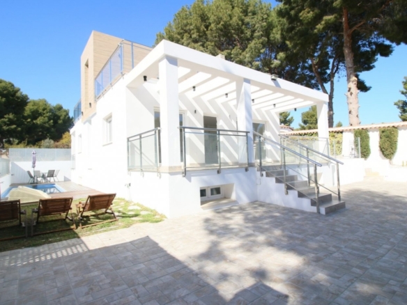 Villa de obra nueva en zona Av. Coloma de La Nucia