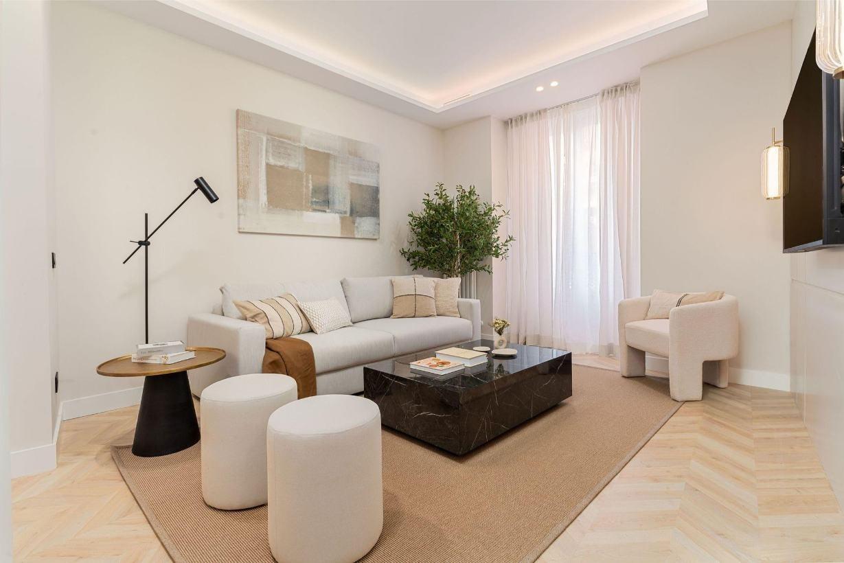 LUXUEUS VOLLEDIG GERENOVEERD APPARTEMENT IN MADRID CENTER