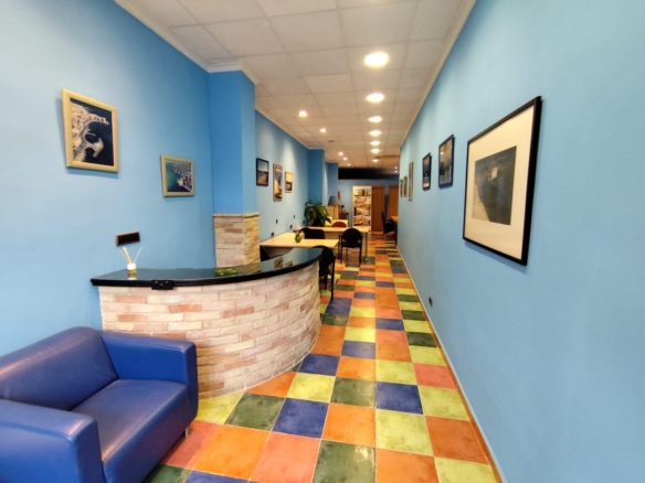LOCAL COMERCIAL PARA MONTAR NEGOCIO EN EL CENTRO DE TORREVIEJA.