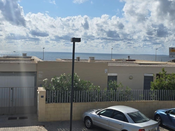 BUNGALOW IN CITY OF LIGHT FACING THE SEA – TORMOS STREET