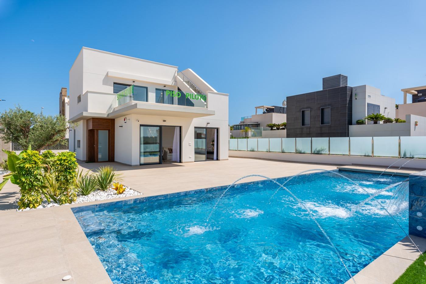 4-1-73 OBRA NUEVA! VILLA DE LUJO EN ORIHUELA COSTA. PLAYA A 350 METROS.