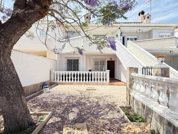 Ground floor bungalow, renovated, with 2 bedrooms and 1 bathroom