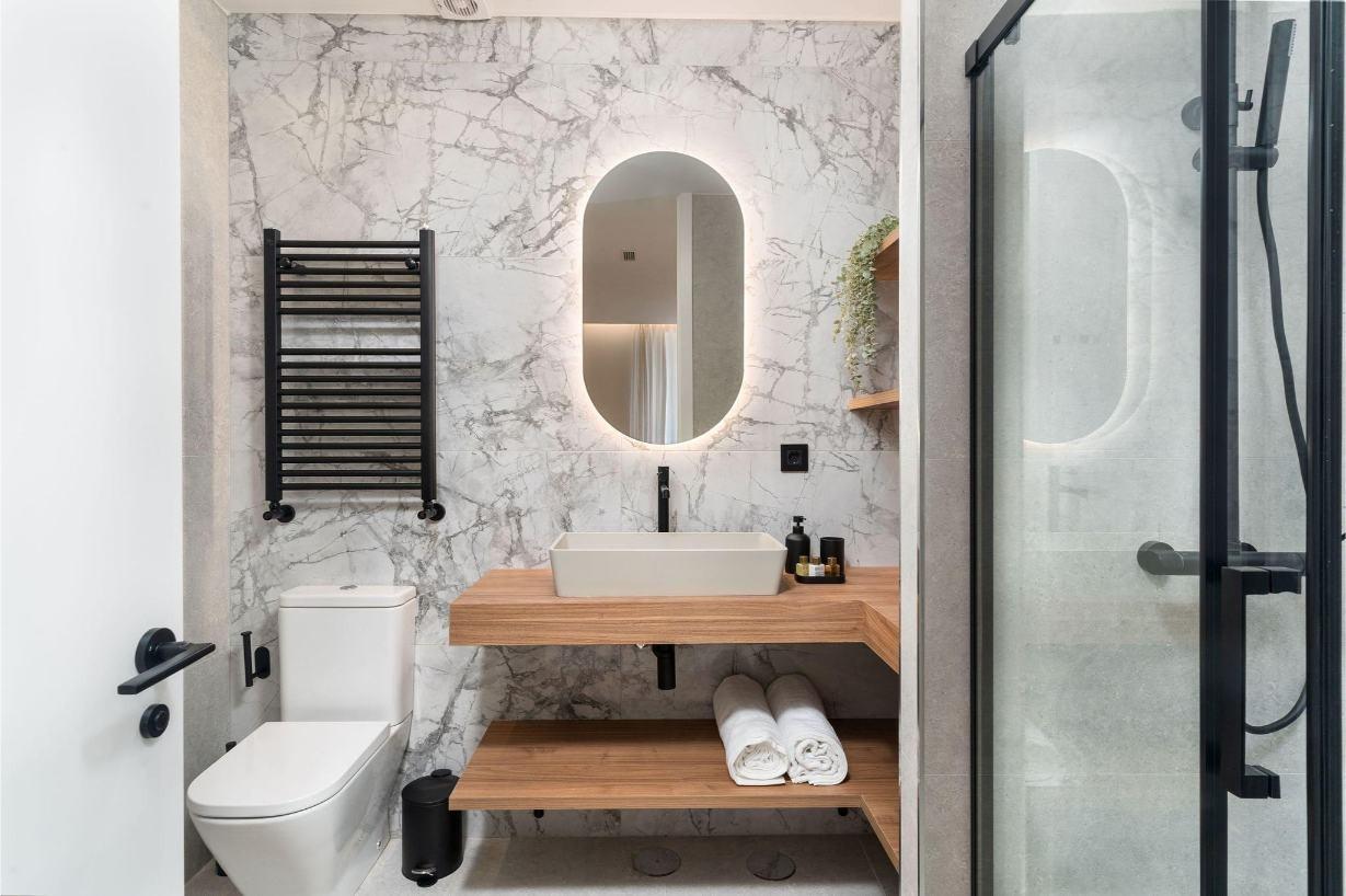LUXUEUS VOLLEDIG GERENOVEERD APPARTEMENT IN MADRID CENTER