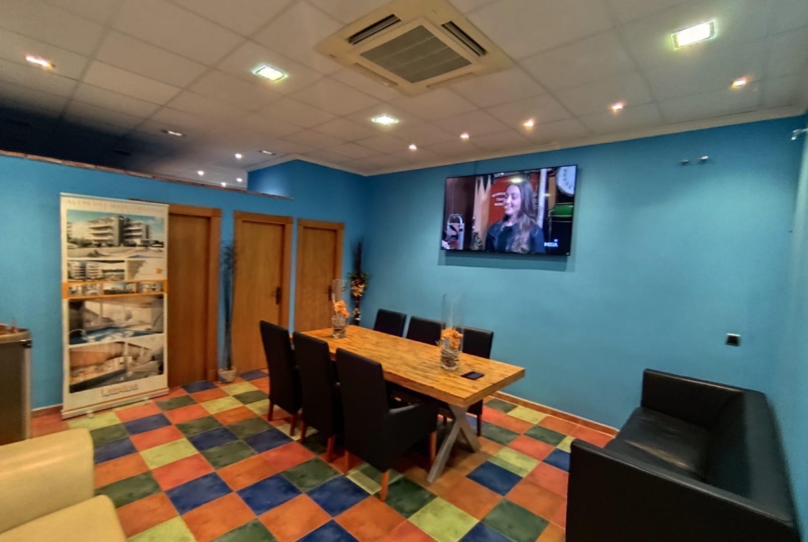 LOCAL COMERCIAL PARA MONTAR NEGOCIO EN EL CENTRO DE TORREVIEJA.