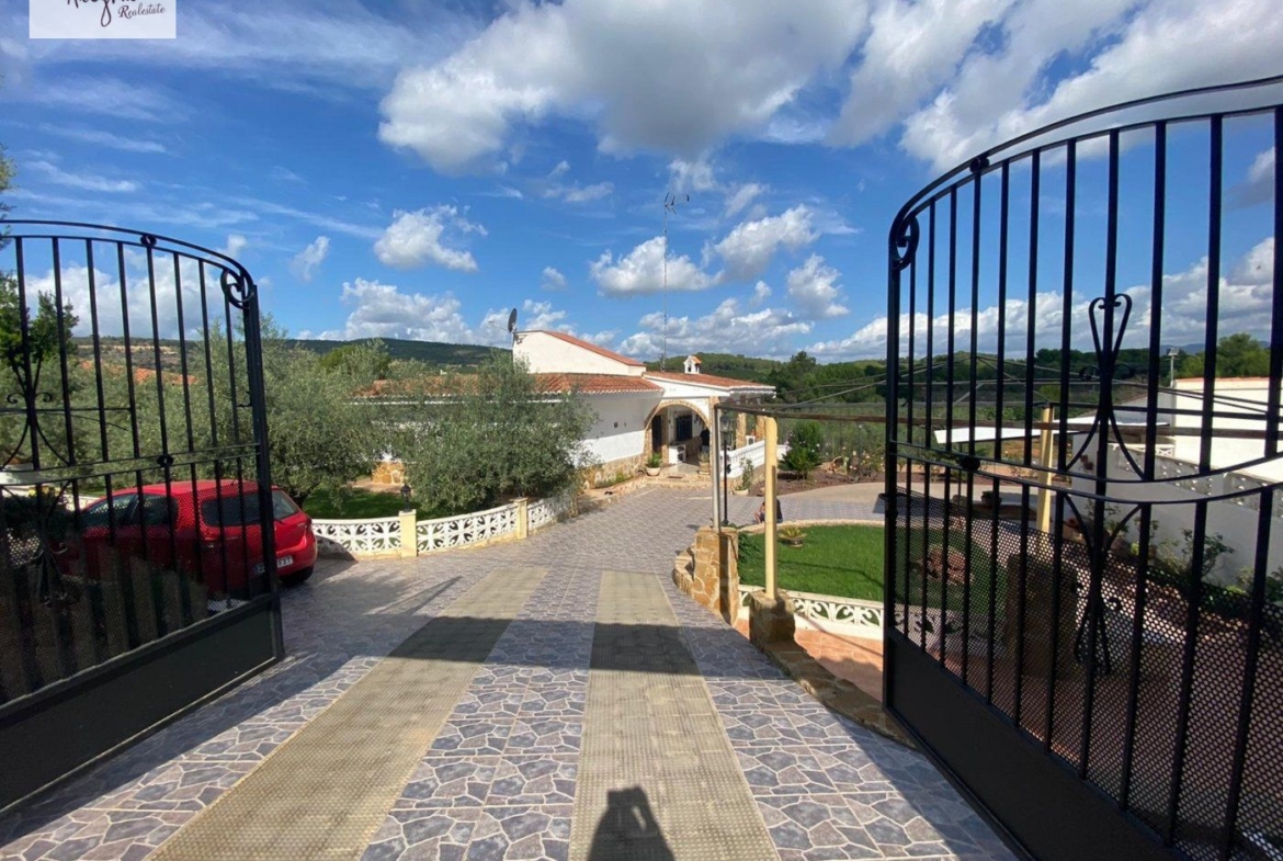 Villa for sale in Algimia de Alfara