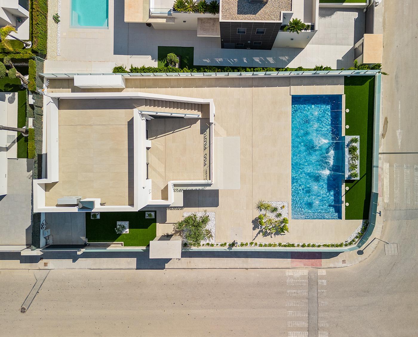 4-10-64 OBRA NUEVA! VILLA DE LUJO EN ORIHUELA COSTA. PLAYA A 350 METROS.