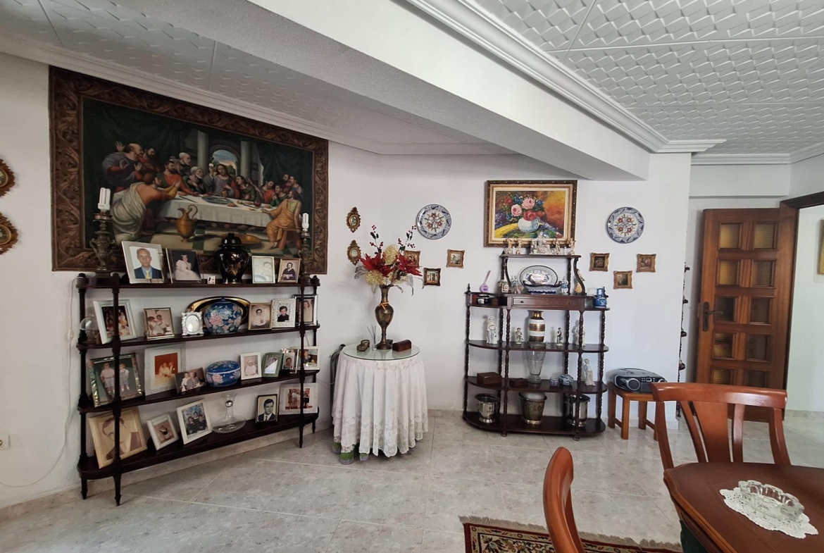 PISO AMPLIO Y LUMINOSO CON ASCENSOR EN PINTOR GISBERT – SAN BLAS