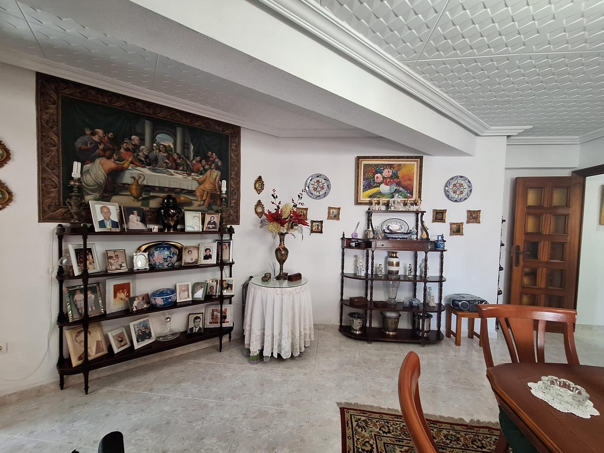 PISO AMPLIO Y LUMINOSO CON ASCENSOR EN PINTOR GISBERT – SAN BLAS