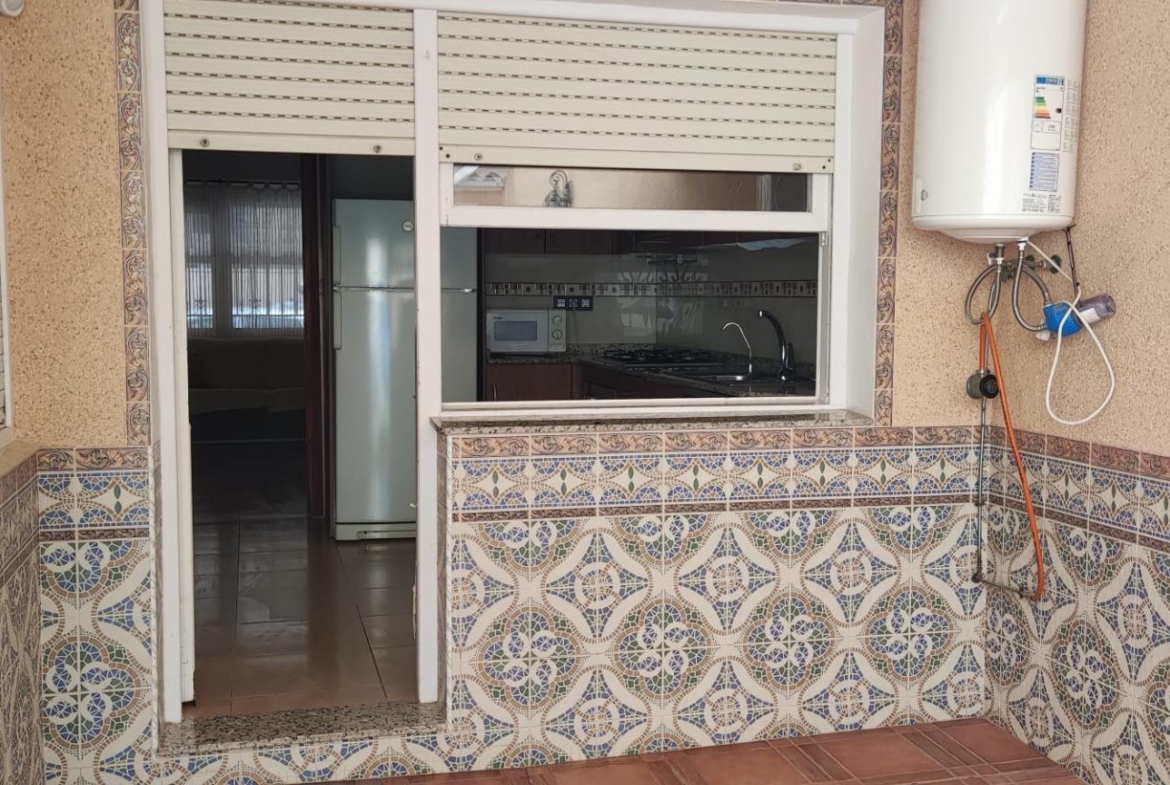 House in the Center of Torrevieja: Comfort and Proximity to the Beach with 3 Bedrooms and 2 Bathrooms