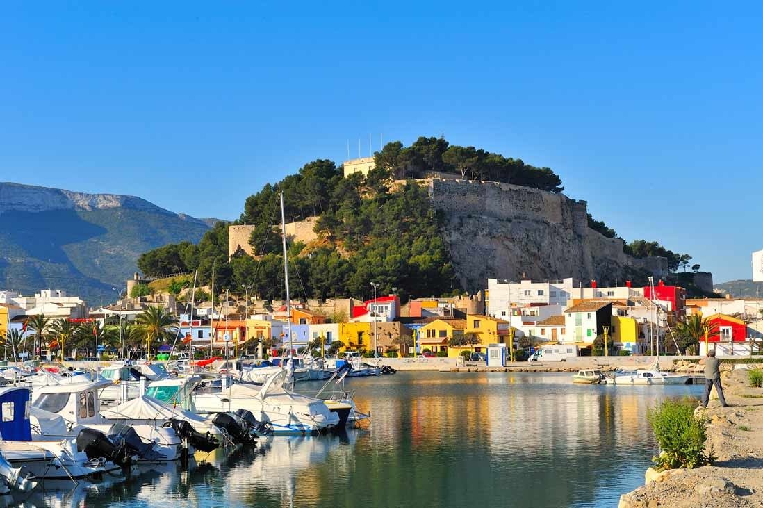 Villa de diseño con vistas al mar y la montaña en Pedreguer