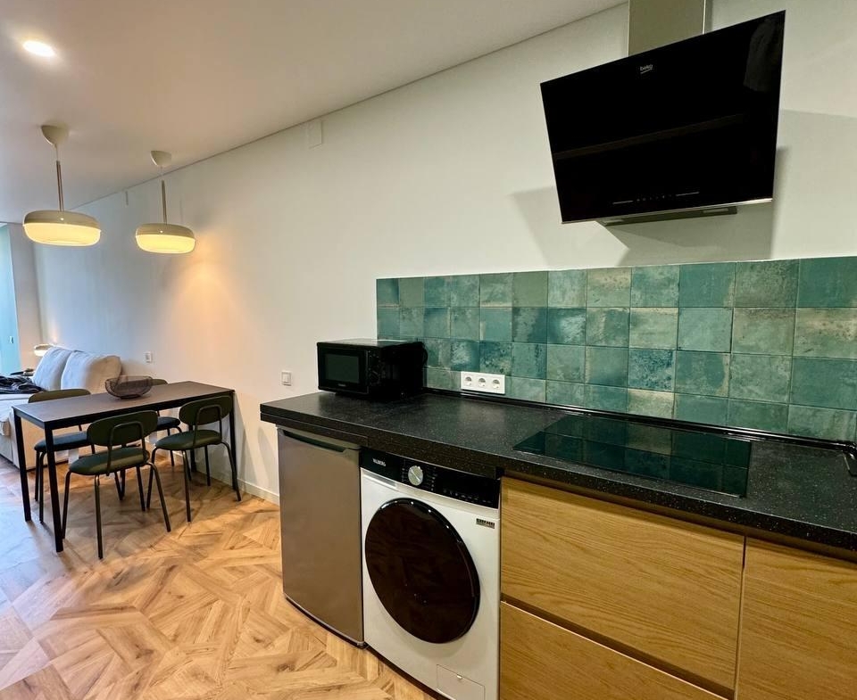 FOR SALE COMMERCIAL PREMISES ON THE FIRST LINE OF THE SEA IN ALICANTE