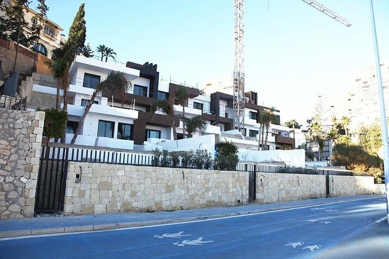 l Impressionante Dúplex a Estrenar en Primera Línea de Playa en Benidorm – Poniente
