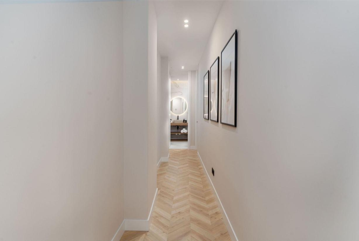 LUXUEUS VOLLEDIG GERENOVEERD APPARTEMENT IN MADRID CENTER