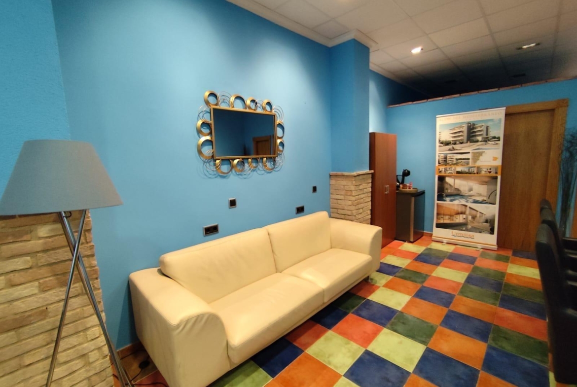 LOCAL COMERCIAL PARA MONTAR NEGOCIO EN EL CENTRO DE TORREVIEJA.