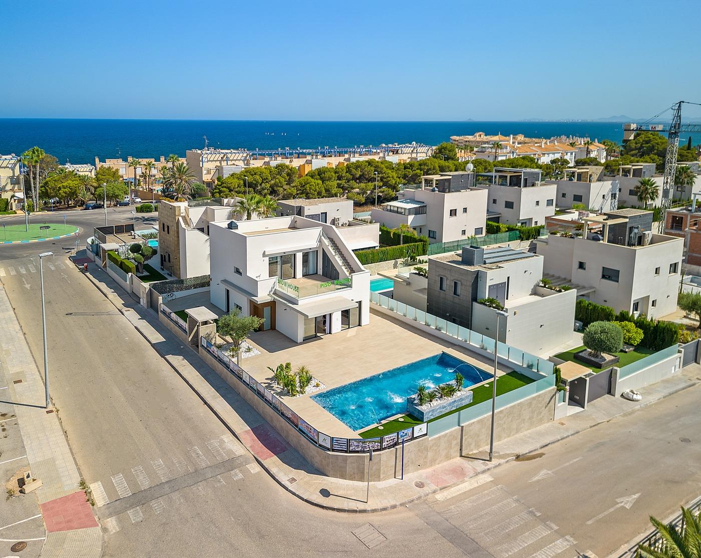 4-11-61 OBRA NUEVA! VILLA DE LUJO EN ORIHUELA COSTA. PLAYA A 350 METROS.