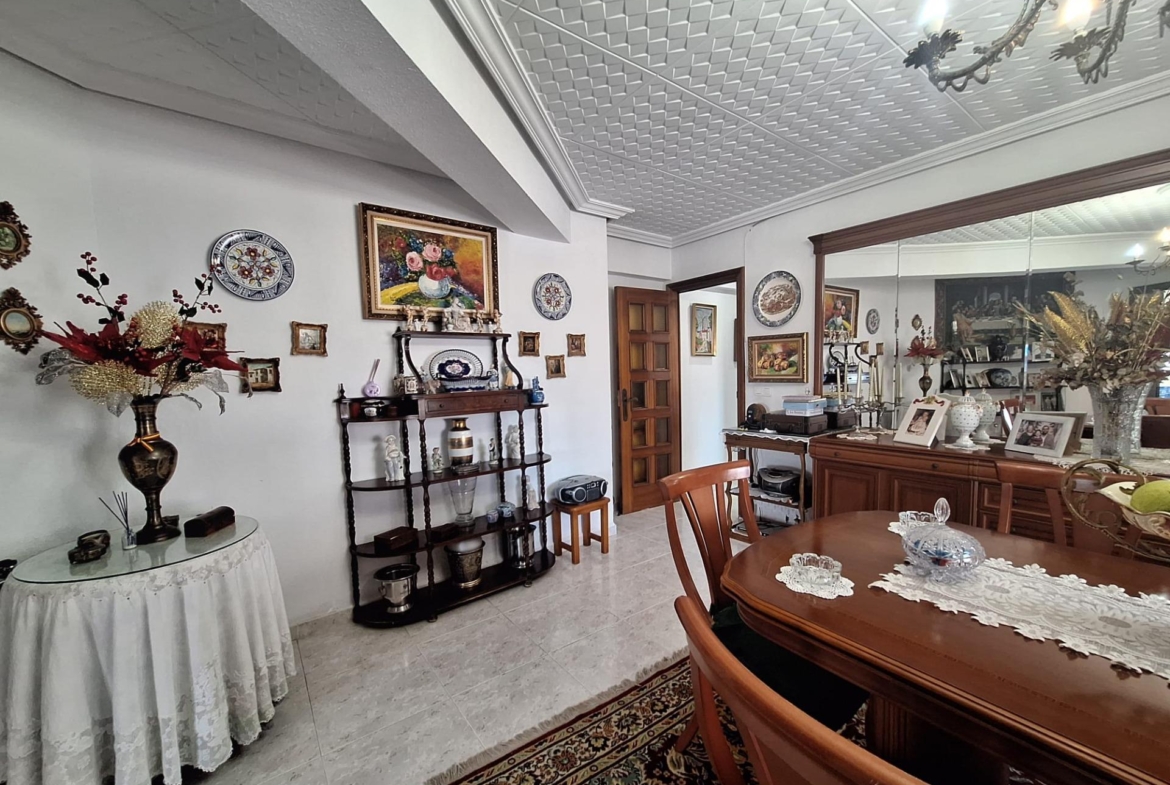 PISO AMPLIO Y LUMINOSO CON ASCENSOR EN PINTOR GISBERT – SAN BLAS