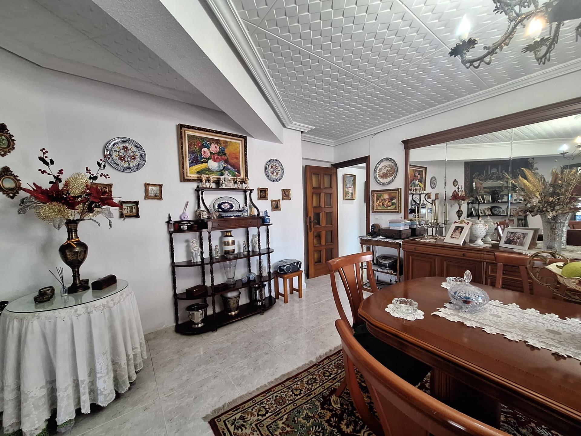 PISO AMPLIO Y LUMINOSO CON ASCENSOR EN PINTOR GISBERT – SAN BLAS