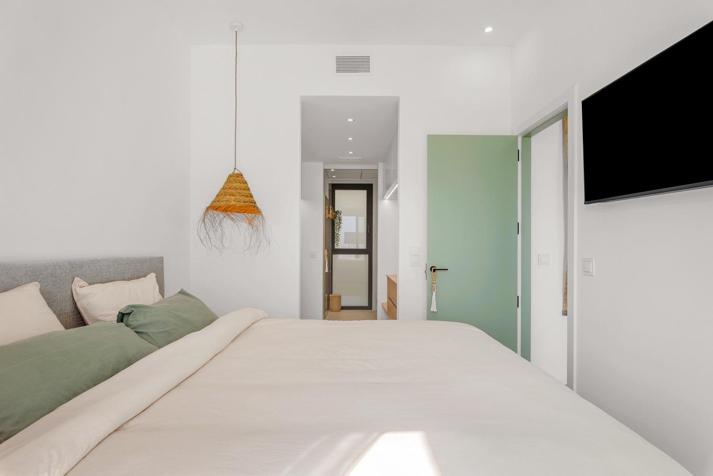 4-11-93 VILLA DE LUJO EN DOLORES DE 3 DORMEM. PISCINA PRIVADA. 205 M2 DE PARCELA. DOS TERRAZAS. PARKING.