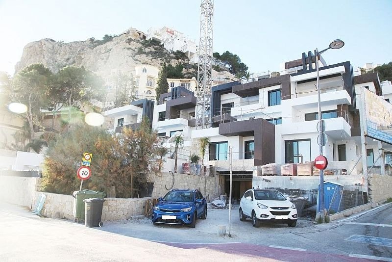 l Impressionante Dúplex a Estrenar en Primera Línea de Playa en Benidorm – Poniente