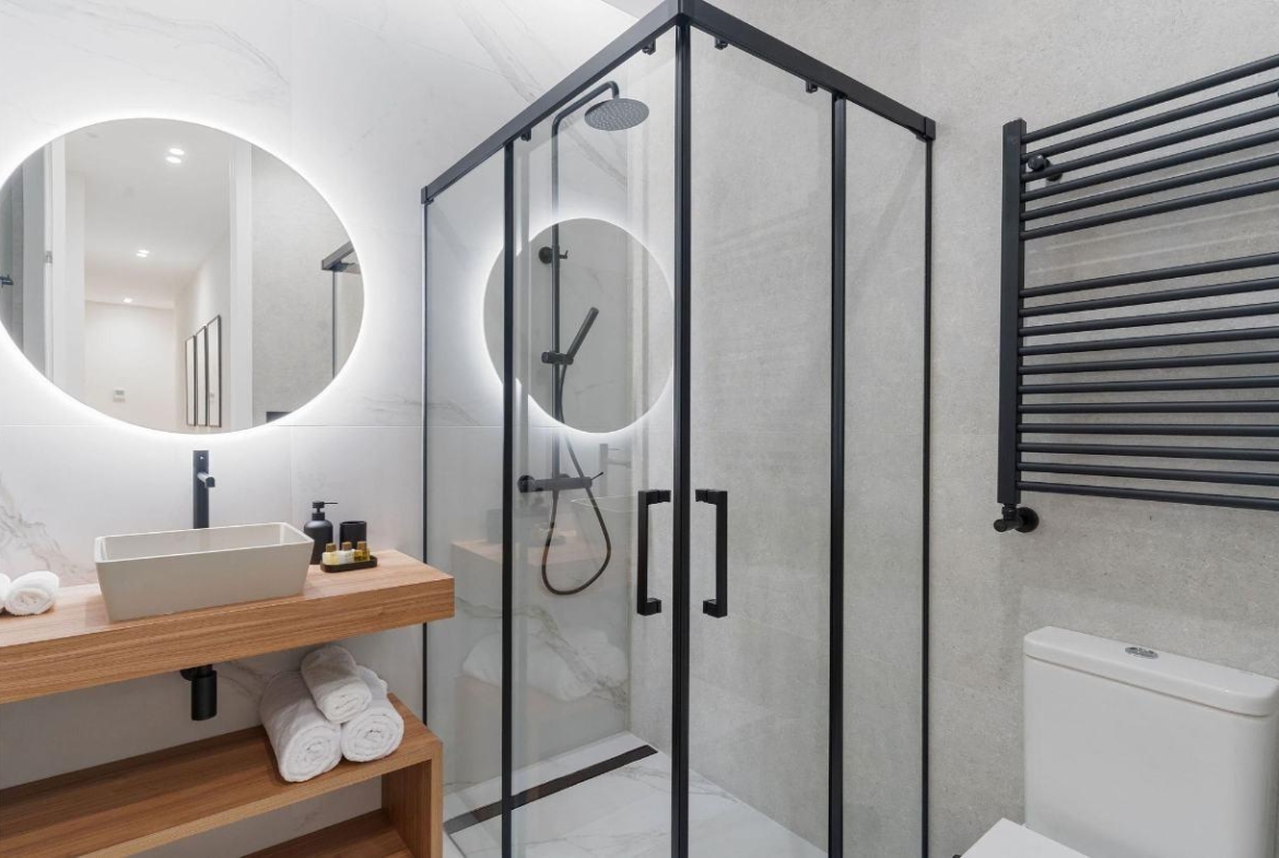 LUXUEUS VOLLEDIG GERENOVEERD APPARTEMENT IN MADRID CENTER