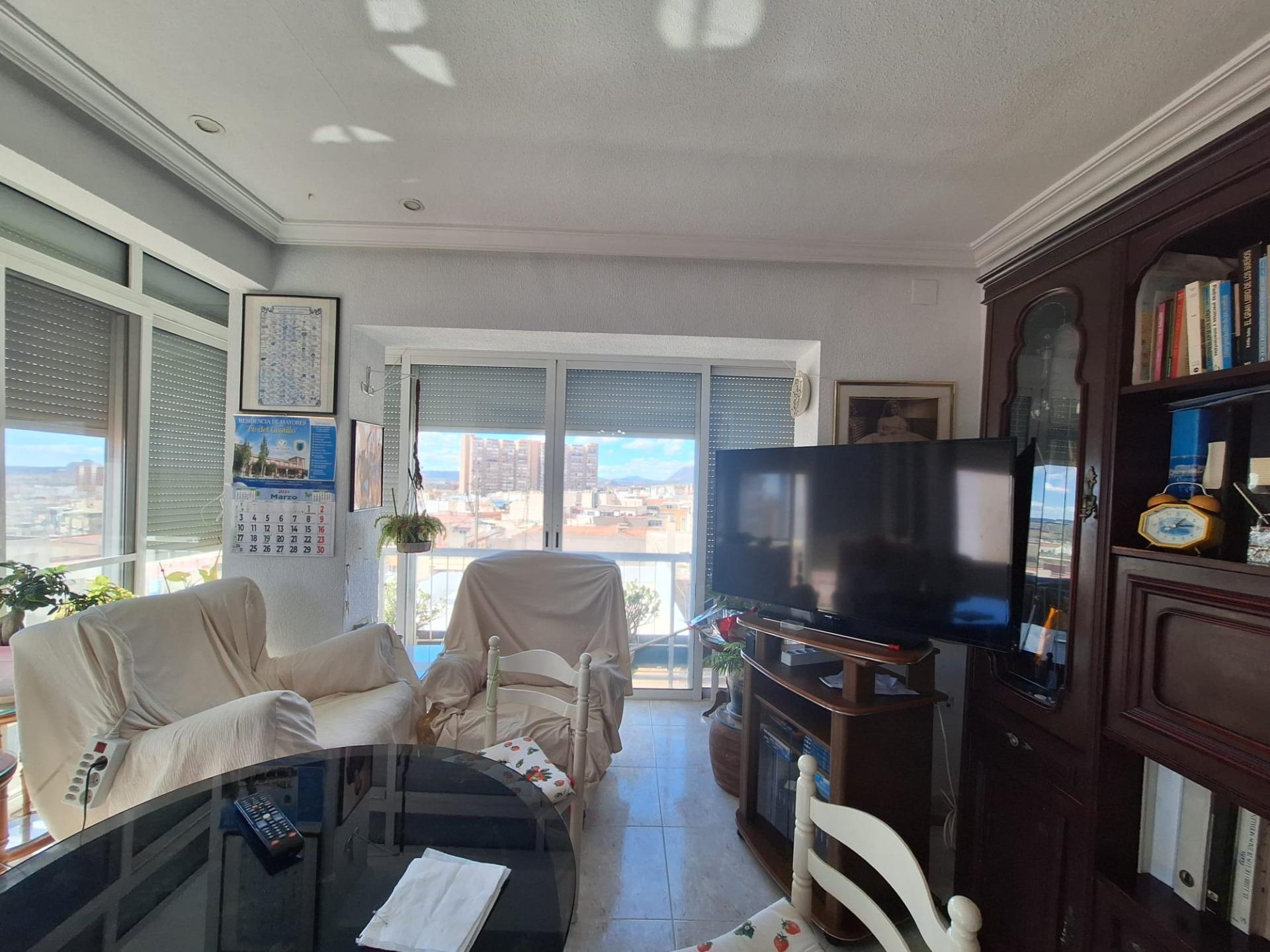 PISO AMPLIO Y LUMINOSO CON ASCENSOR EN PINTOR GISBERT – SAN BLAS