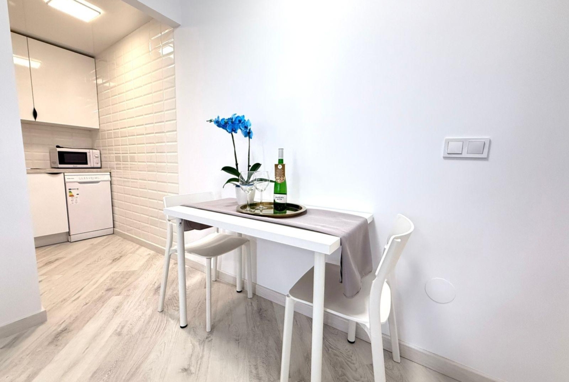 APARTAMENTO  RENOVADO  CON PISCINA CERCA DE LA PLAYA DEL CURA 200 M