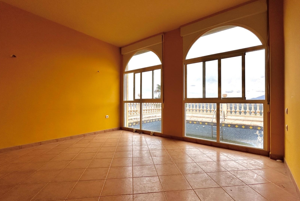 “Villa met panoramisch uitzicht en groot potentieel in Altea Hills”