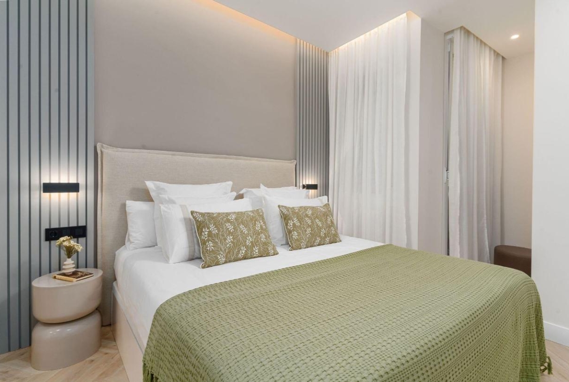 LUXUEUS VOLLEDIG GERENOVEERD APPARTEMENT IN MADRID CENTER