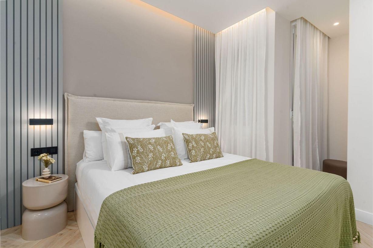 LUXUEUS VOLLEDIG GERENOVEERD APPARTEMENT IN MADRID CENTER