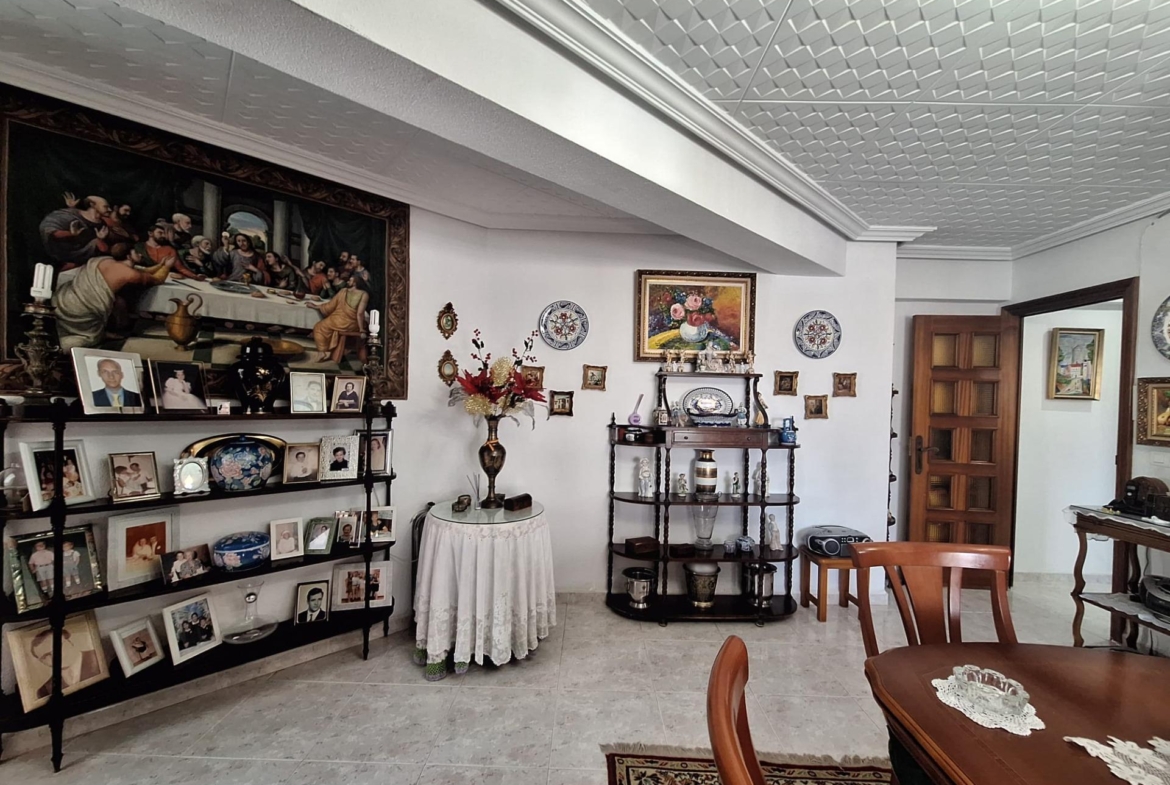 PISO AMPLIO Y LUMINOSO CON ASCENSOR EN PINTOR GISBERT – SAN BLAS