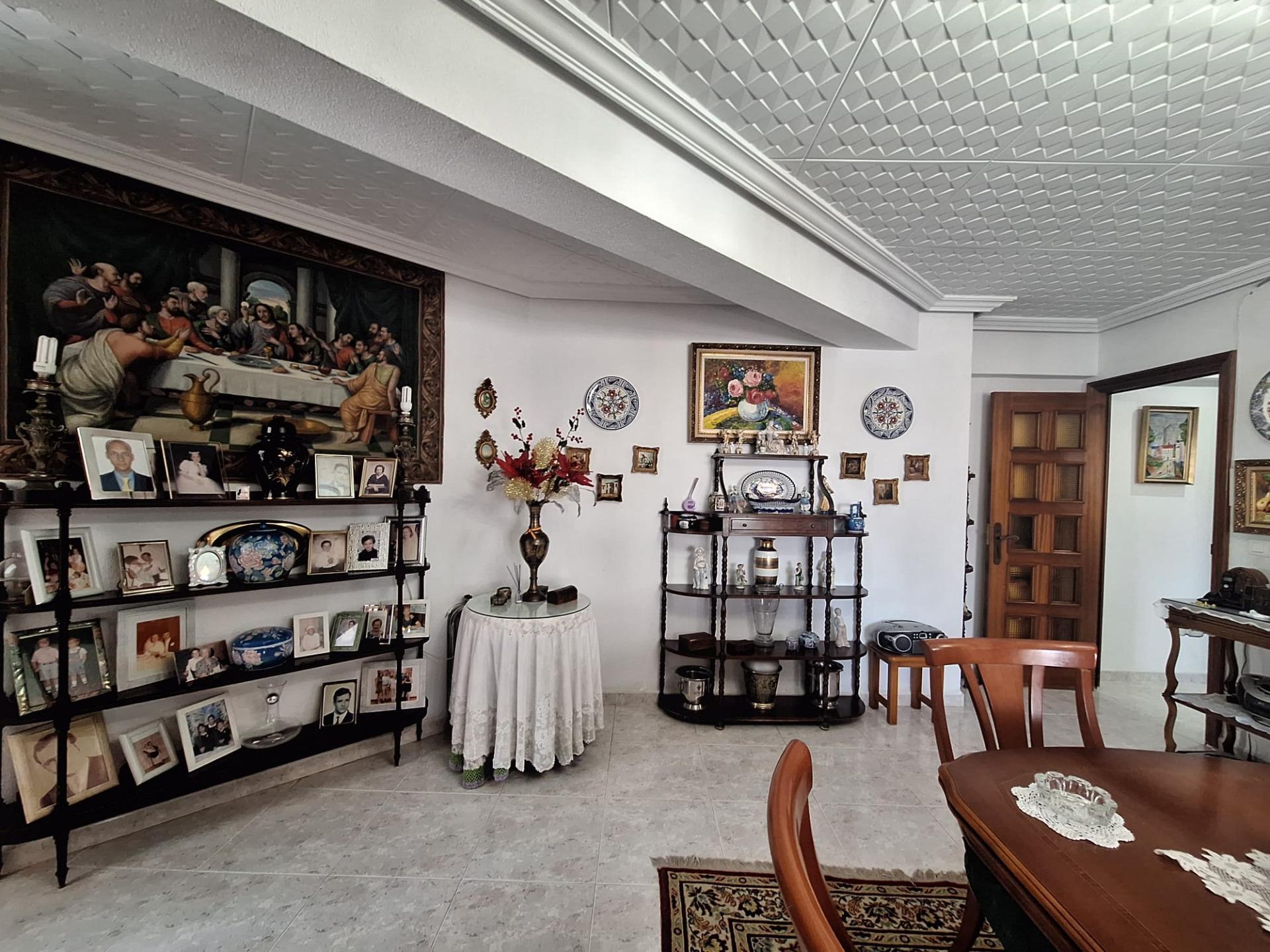 PISO AMPLIO Y LUMINOSO CON ASCENSOR EN PINTOR GISBERT – SAN BLAS