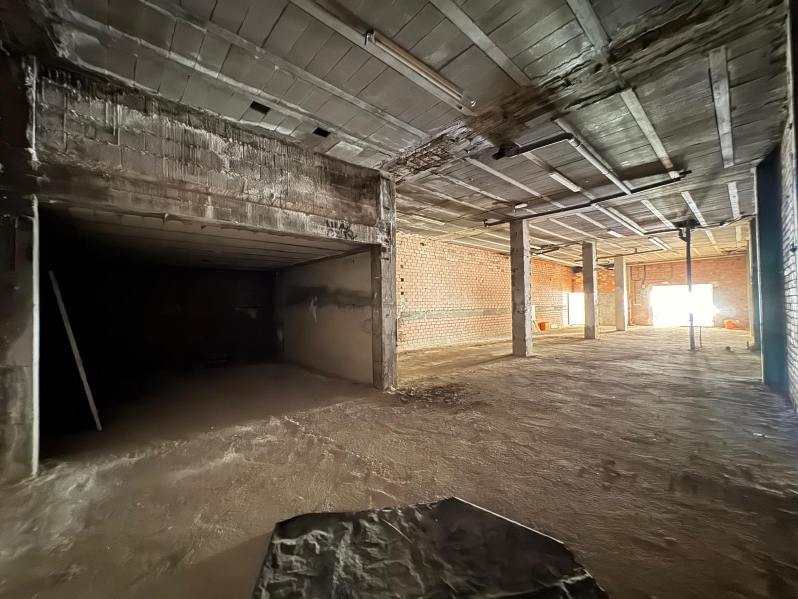 4-13-72 SE VENDE LOCAL COMERCIAL CON 261 M2. A 150 METROS DE LA PLAYA. PARA CUALQUER TIPO DE NEGOCIO.