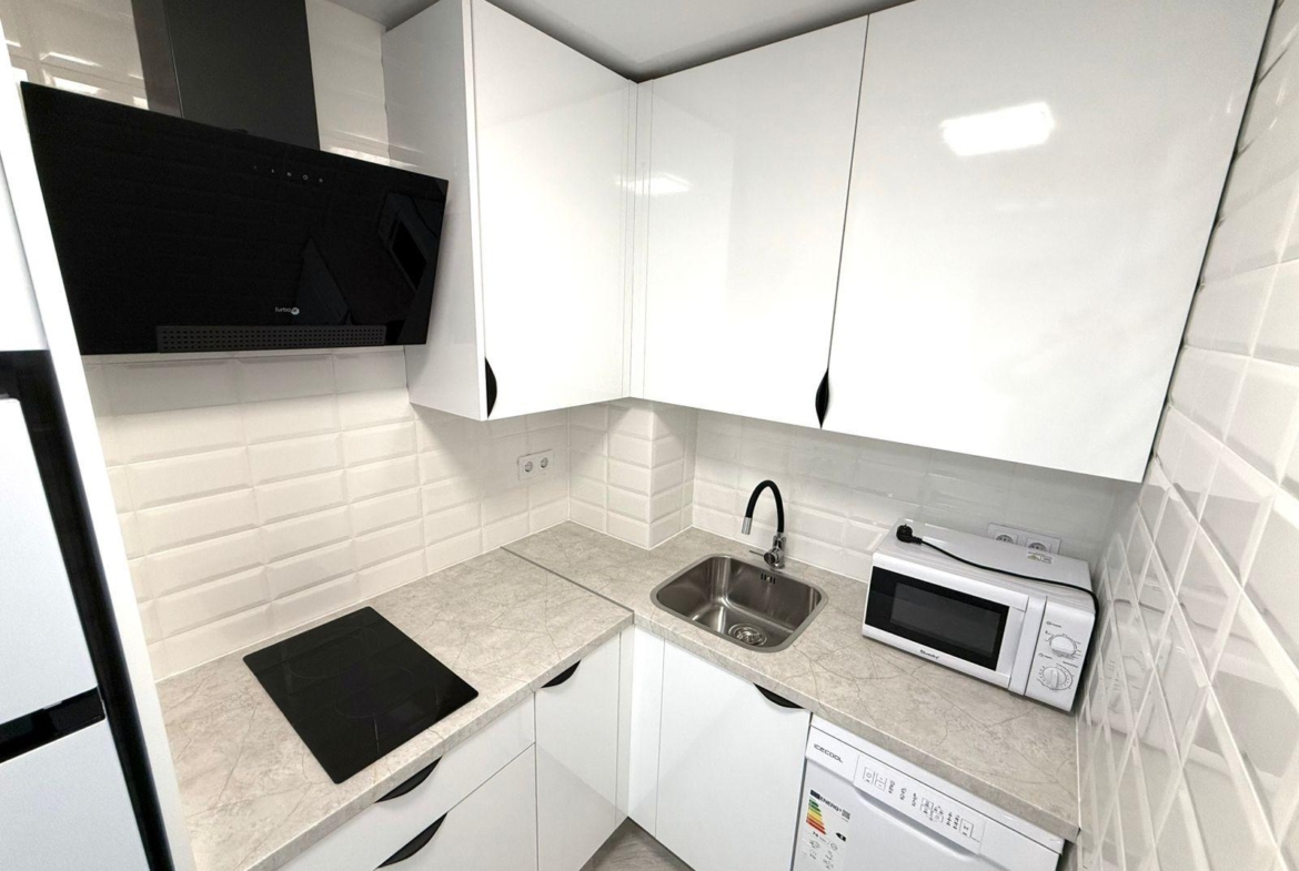 APARTAMENTO  RENOVADO  CON PISCINA CERCA DE LA PLAYA DEL CURA 200 M