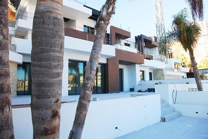 l Impressionante Dúplex a Estrenar en Primera Línea de Playa en Benidorm – Poniente