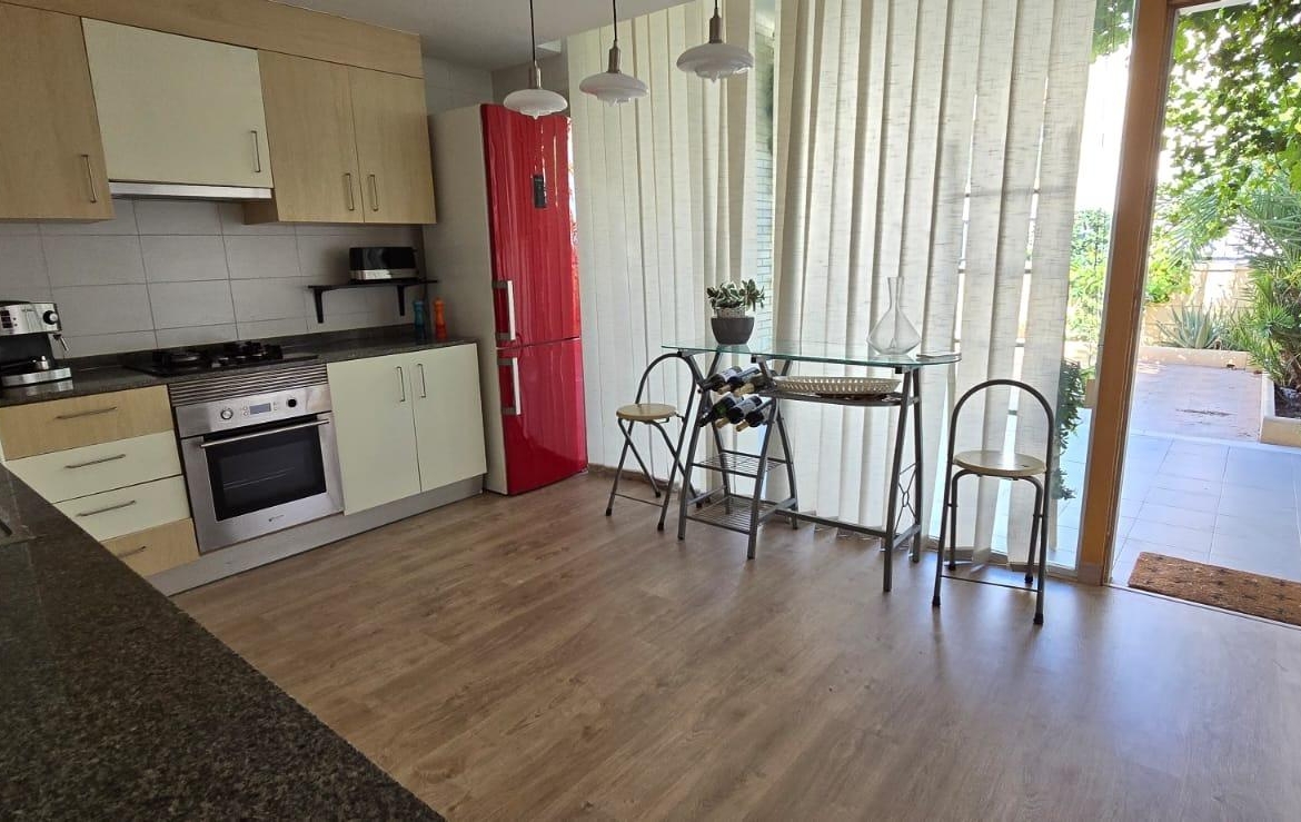 BUNGALOW IN CITY OF LIGHT FACING THE SEA – TORMOS STREET