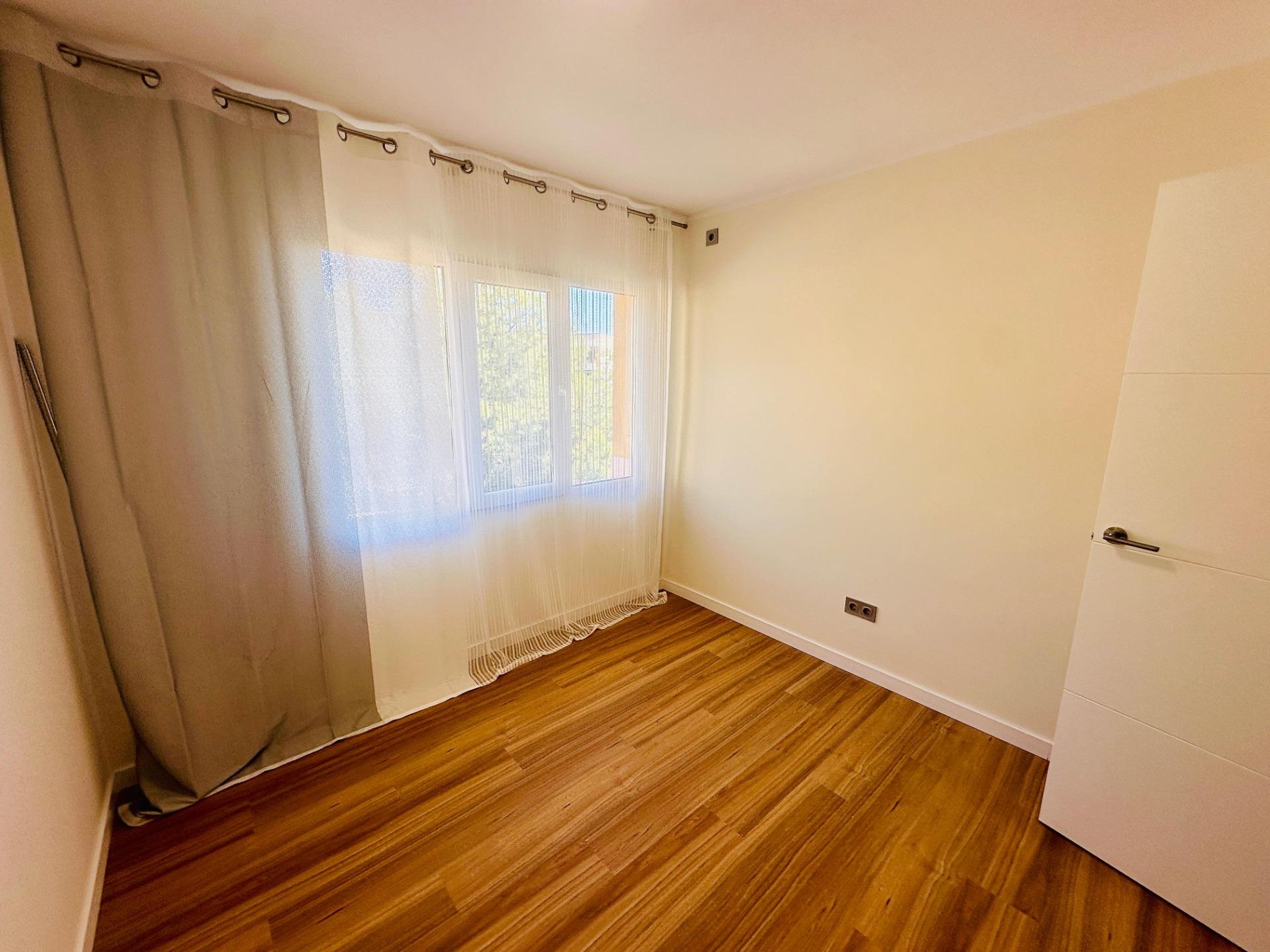 Bright and spacious apartment for sale in Alicante, Campoamor area