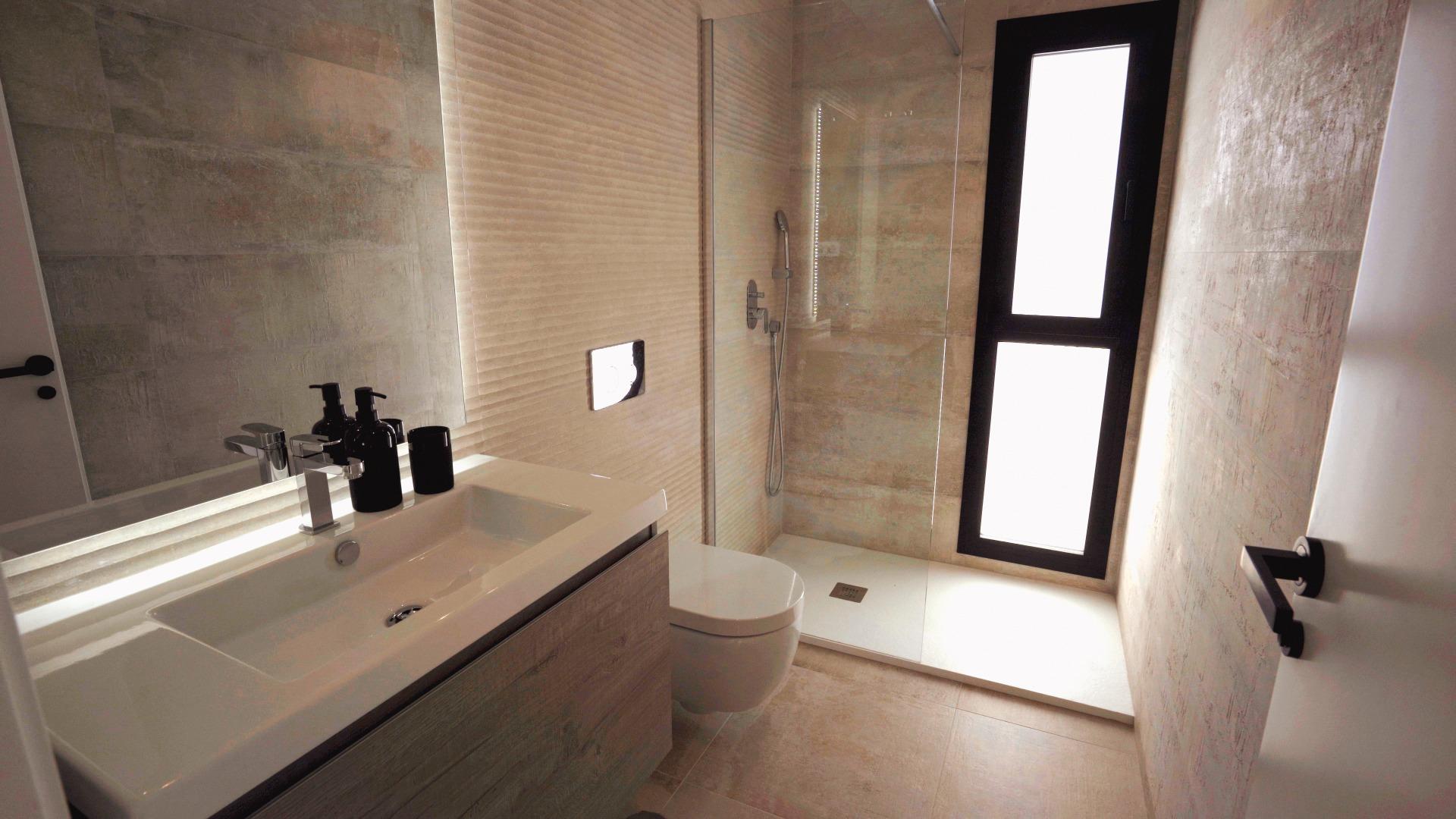 VILLAS DE LUJO! OBRA NUEVA DE ALTA CALIDAD! 3 DORMITORIOS. 3 BAÑOS. PISCINA PRIVADA. PARCELA 180M2.